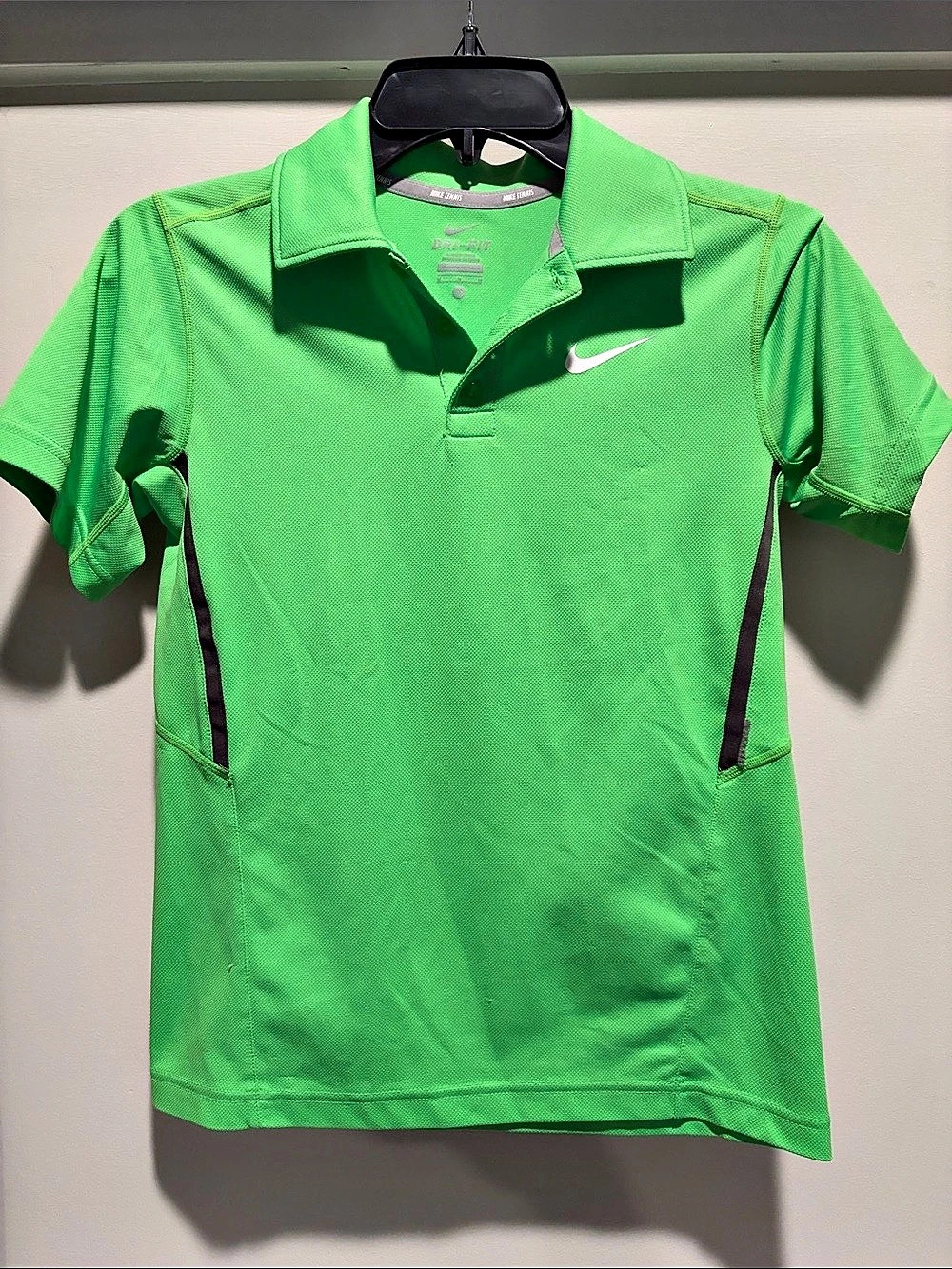 Nike NikeCourt Dri-FIT Tennis Polo in Green, Small